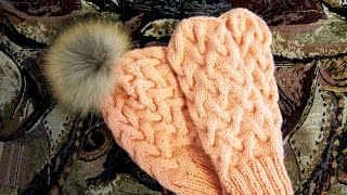 Вяжем стильные варежки на двух спицах по кругу узором косы с тенью. Мастер-класс по вязанию варежек.
