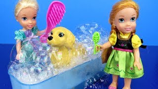 Pet GROOMING ! Elsa and Anna toddlers at the animal salon – Bath – Brushing