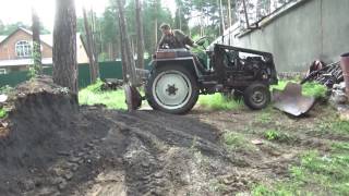 Разравниваем шлак самодельным трактором   .