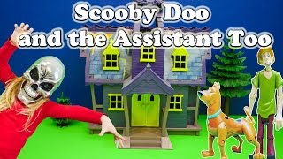 SCOOBY DOO & The Assistant Too a Scooby Doo Toys Video Parody