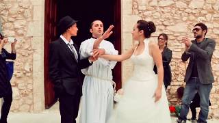 Prete "Follet" che balla o' sarracino a un matrimonio "Video divertente"