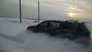 Л 200 по снегу с заносом
