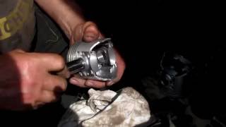 Подгонка поршневых пальцев к поршням.Fit the piston pin to the pistons.