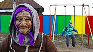 Кто эта странная БАБУЛЯ в нашем доме? Рома и Хелпик