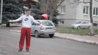 Рэпер - Я поглядела хуёк то у него торчит) бабка опустила репера)))