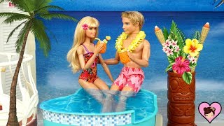 Barbie Doll Family Evening Routine in Toy Hotel Dollhouse