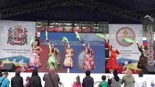 Ансамбль Лебедушки - танец "Кумушки" (Ростов-на-Дону, Театр. площадь, 01.05.2016)