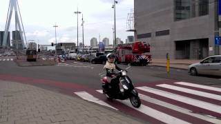 Ladderwagen op weg naar Gebouwbrand Rotterdam