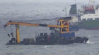Плавучий кран Черноморец-34 попал в шторм, Владивосток.