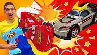 Видео про машинки и аварии из мультиков Тачки. Молния Маквин сломался!Время быть героем, Автомеханик