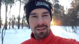 Физические нагрузки: бег, закаливание - зимой на природе. Сыроедение.