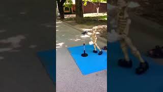 Прикол скелет марионетка поёт песню!!!!????????