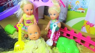 КАТЯ И МАКС ВЕСЕЛАЯ СЕМЕЙКА.ИГРЫ В ПЕСОЧНИЦЕ. МУЛЬТИКИ