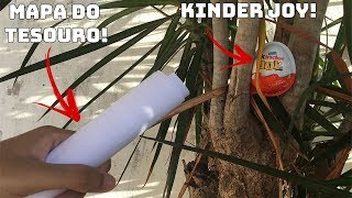 PROCURANDO KINDER JOY ESCONDIDOS NO JARDIM COM MAPA DO TESOURO. MUITOS BRINDES DENTRO!