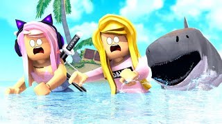 THE DEADLY SHARK IS ATTACKING US! (Roblox)