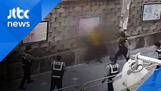한낮에 초등학교서 '흉기 난동'…공포탄·테이저건 쐈지만
