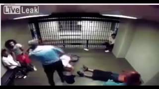 Начал драку и получил люлей. the fight in U.S. prisons