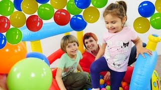 Бассейн с шариками. Развивающие игрушки для детей.
