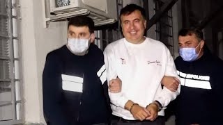 მომღიმარი სააკაშვილი პოლიციის ხელში - ვიდეო