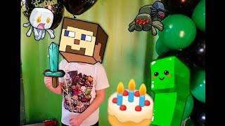 День рождения в стиле Minecraft.