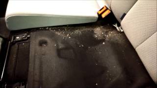 Čištění interiéru - zadní sedačky.
