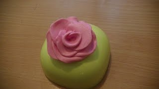 TUTO pâtisserie facile et rapide, réaliser une rose en pâte à sucre