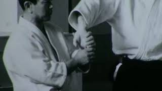 Tohei Sensei explains the sankyo grip and pin during a San Francisco seminar, 1974.