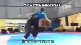 Peragaan teknik jatuhan & bantingan.