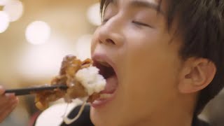 三代目JSB岩田剛典、牛カルビ定食をがっつく！　「吉野家」新CM出演