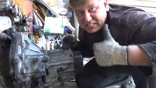 Центруем диск сцепления указательным пальцем