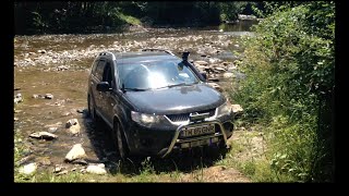 Mitsubishi Outlander off-road