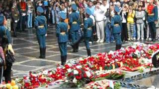 Смена караула на Мамаевом Кургане