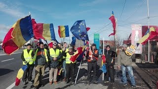 Ce spun despre Iohannis patrioții care au mers pe jos de la Cluj, la București