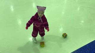 Милана  3,5 года. Фигурное катание, первые шаги, пробный урок.