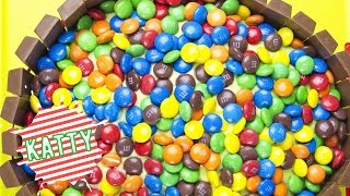 Готовка с Катей - Вкусный Торт Яйцо С Сюрпризом Украшенный Шоколадом Киндер и М&Ms | Hello Katty