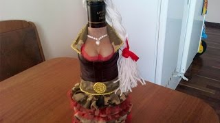 Как украсить бутылку для подарка "БУТЫЛКА  С ГРУДЬЮ".Подарок для мужчины.