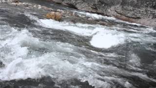 Прохождение одного из порогов реки Балбанью