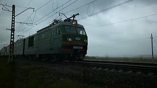 2 ВЛ10К с грузовым поездом