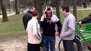 Curaj.Tv - Gopnicii rasiști încă mai bîntuie prin parc