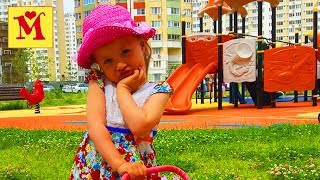 Играем на Детской площадке  Детские песенки на Английском Языке Видео для Детей