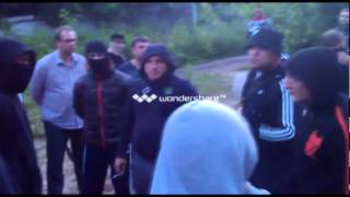 На Львівскій 15 тітушки стріляють з автоматів та кидають в людей каміння