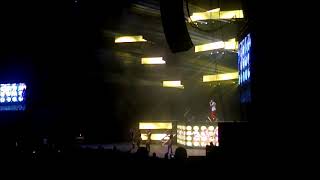 The Sacados y JNS Bikini a lunares amarillo 90's pop tours en el Telmex 2018