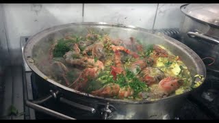 Deniz Kokan Lezzetler İçin Mutfaktayım: Pirinçli Paella ve Şehriyeli Orzo Tarifi