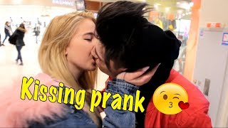 Kissing Prank: ПОЦЕЛУЙ С НЕЗНАКОМЦЕМ | ПИКАП ПРАНК| ШКОЛЬНИЦА