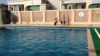 حصة السباحة في مدرسة الرياض بجدة