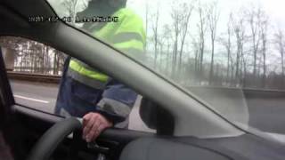 Гаишник берёт взятку не заметив камеру 3