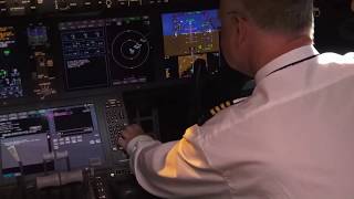 Boeing 787 Dreamliner Cockpit - Flight Programming, Details
