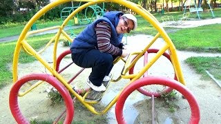 Рейд по детской площадке в Саду Победы Развлечение для детей Entertainment for children