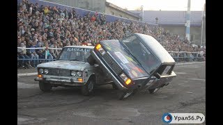 В Оренбурге прошло экстремальное шоу автомобильных каскадеров