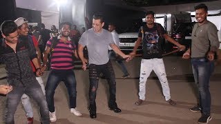 Salman Khan FUNNY DANCE With Media On Munna Badnaam Hua Song At Dabangg 3 Promotion